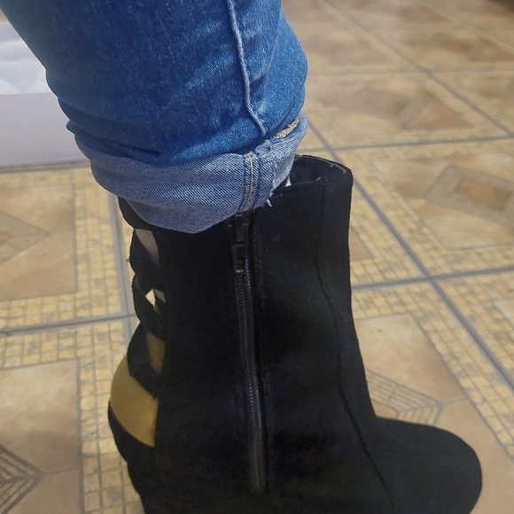 JEFFREY CAMPBELL Pixie Wedges size 38. - Picture 9 of 9